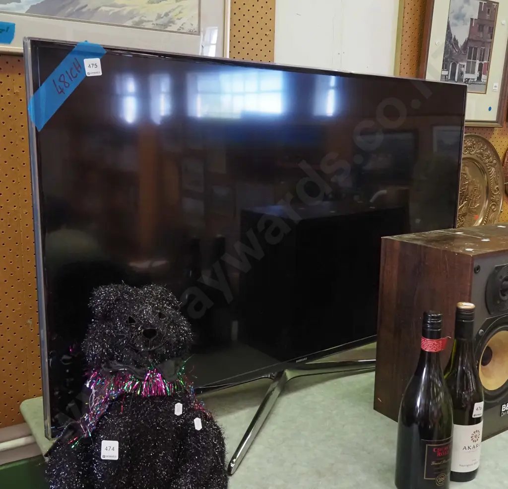 Samsung 48" TV on stand - remote and accessories in box Image 1++