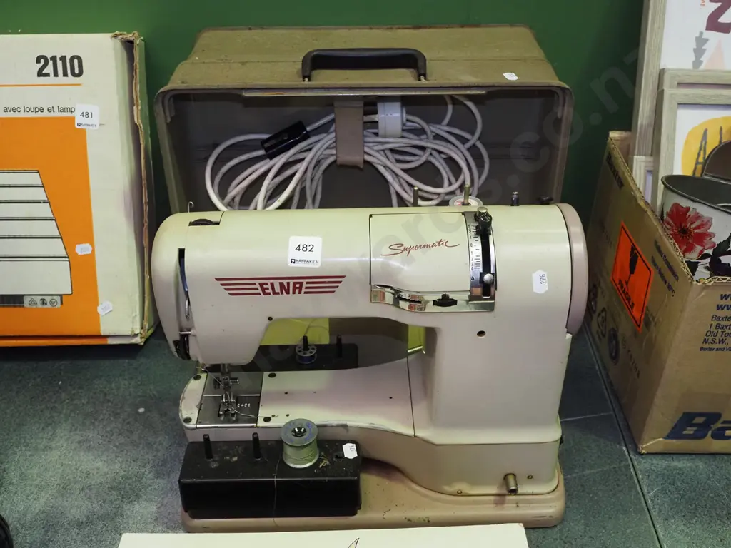 Elna Supermatic sewing machine Image 1++