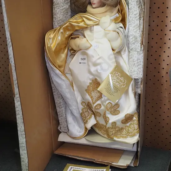 Frankin Mint Heirloom doll - winter angel