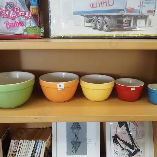 coloured graduated mixing bowls