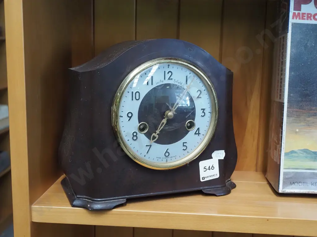 deco bakelite mantle clock Image 1++