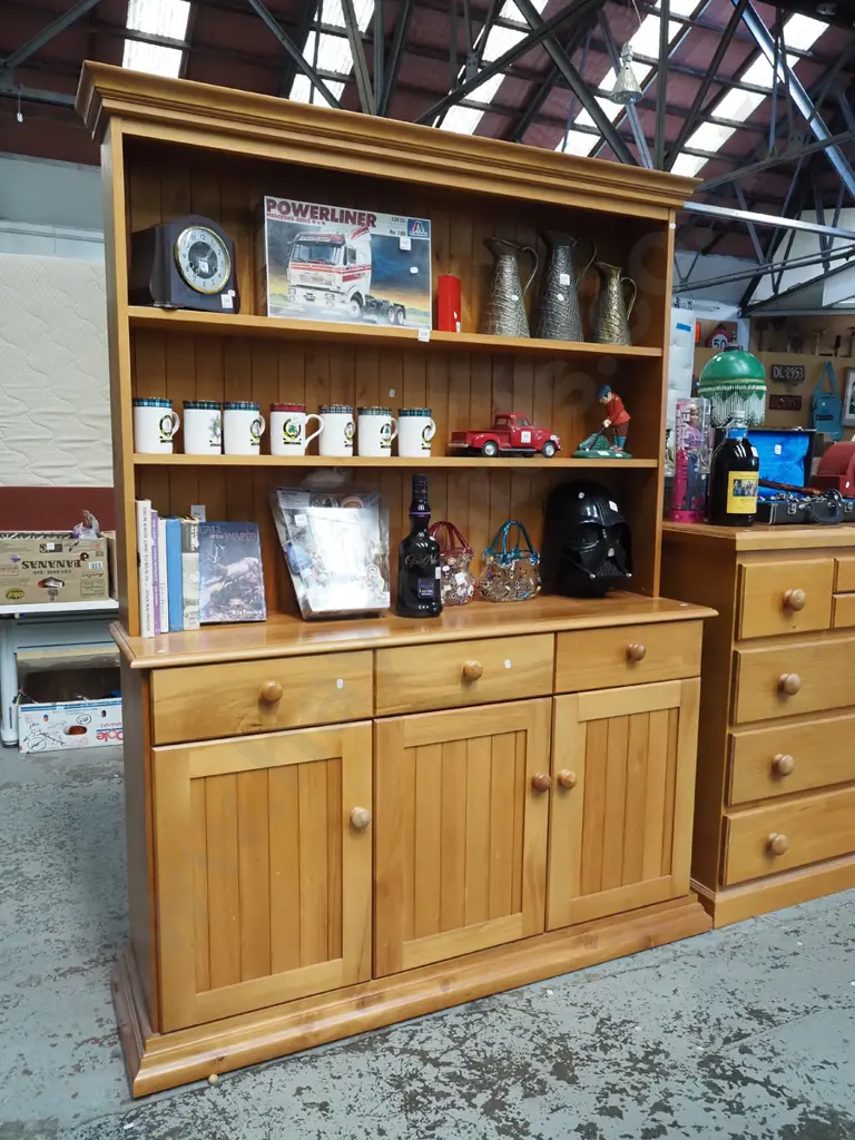 solid rimu 3 door 3 drawer Welsh dresser H1820 W1330 D370 Image 1++