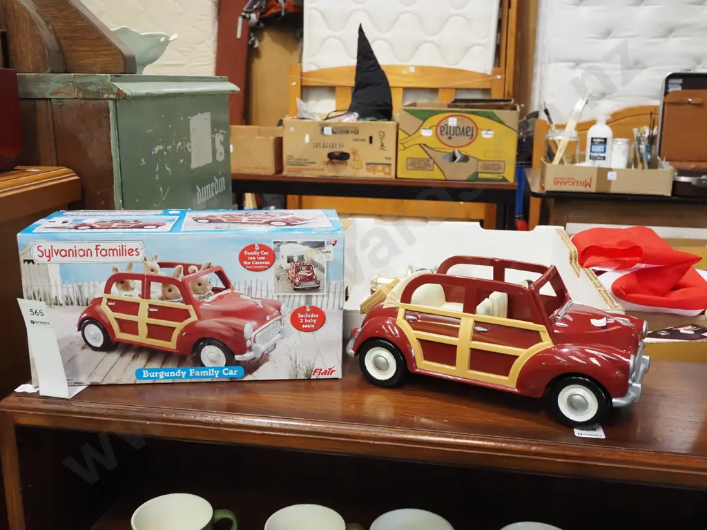 boxed Sylvanian Families "Burgundy Family Car" in original box Image 1++