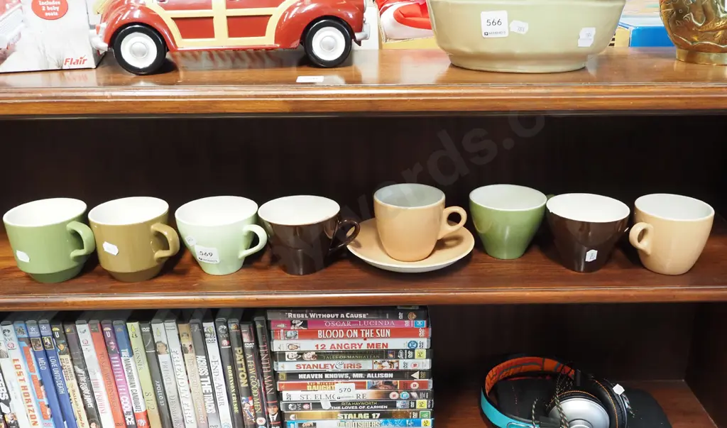 Crown Lynn cups, saucer Image 1++