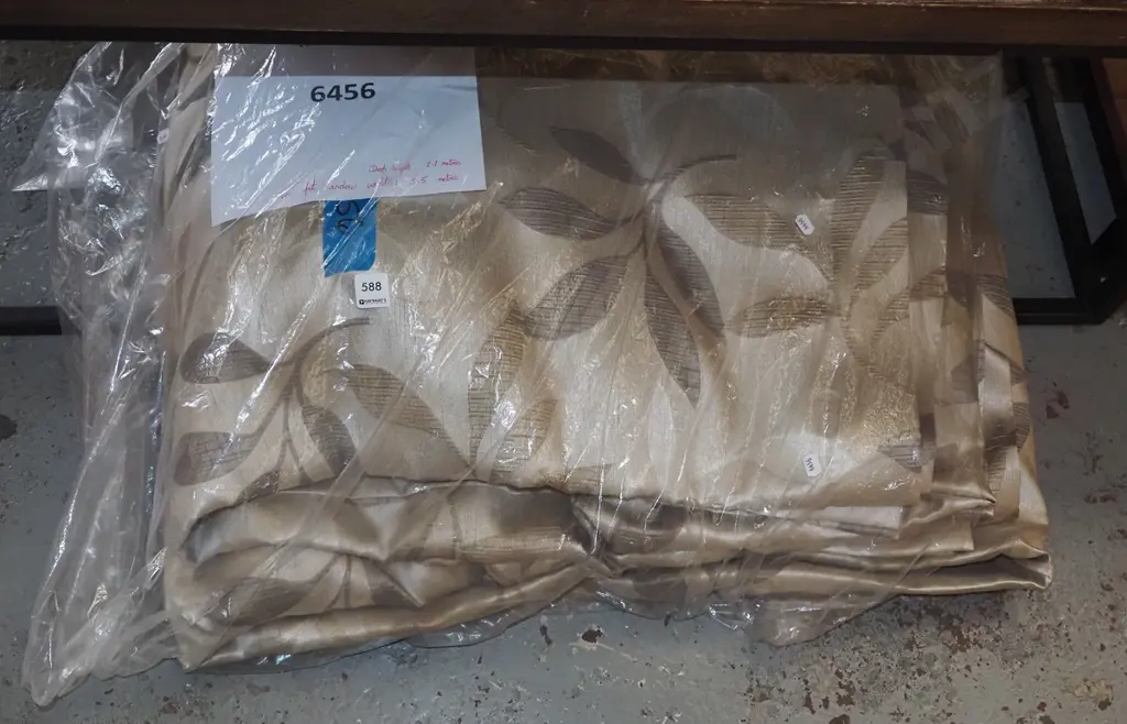 fawn floral curtain Drop 2.1m W3.5m Image 1++