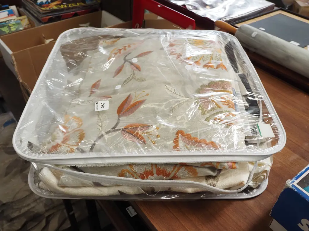 various fabric pieces - upholstery weight Image 1++