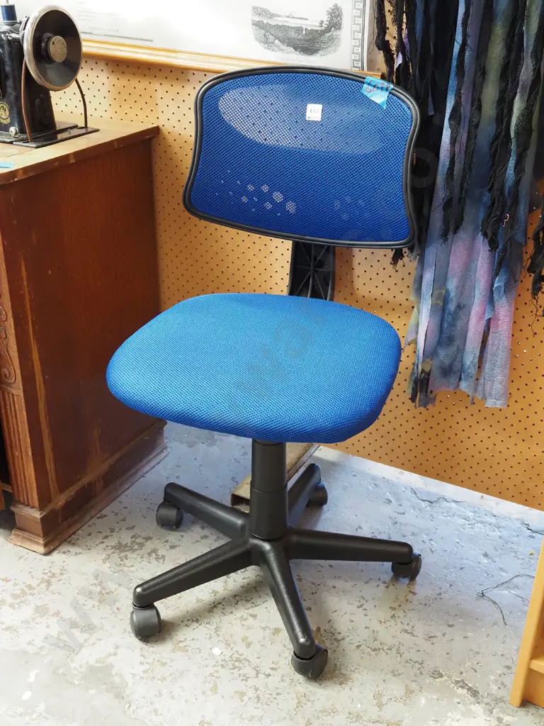 blue office chair Image 1++