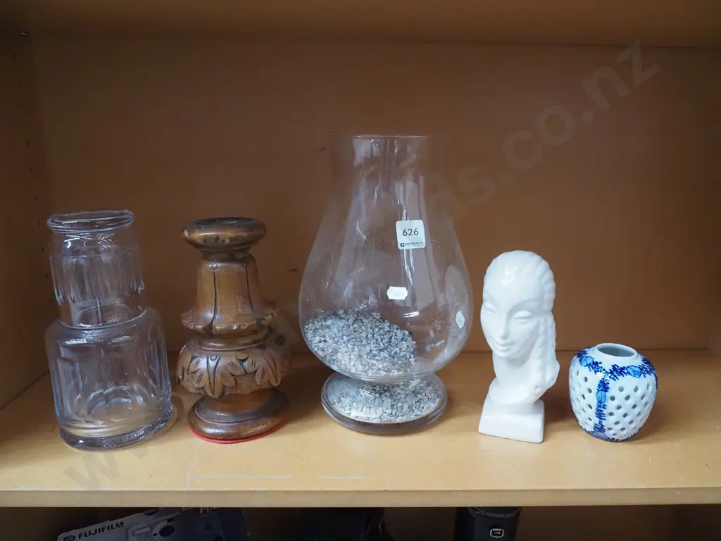 shelf; vases, canister, candlestick H300 Image 1++