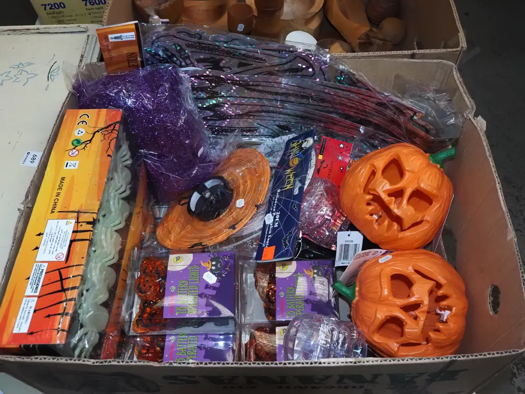 box; halloween decorative items Image 1++