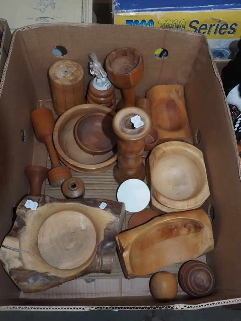 box; wooden bowls, goblets etc Image 1++