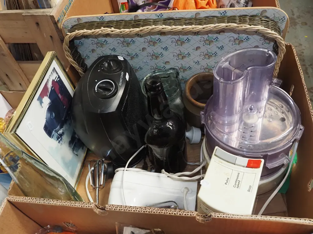 box; kitchen whiz, tray, small heater etc Image 1++