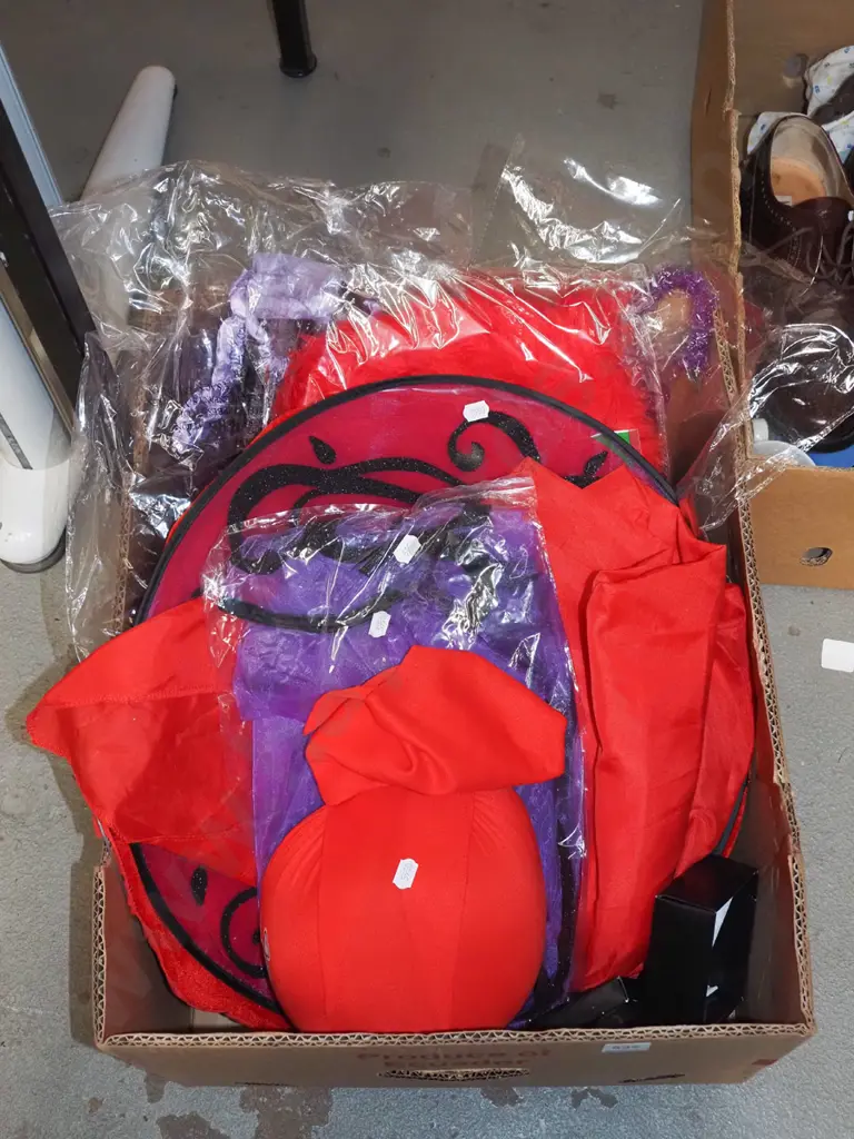 box; halloween costumes Image 1++