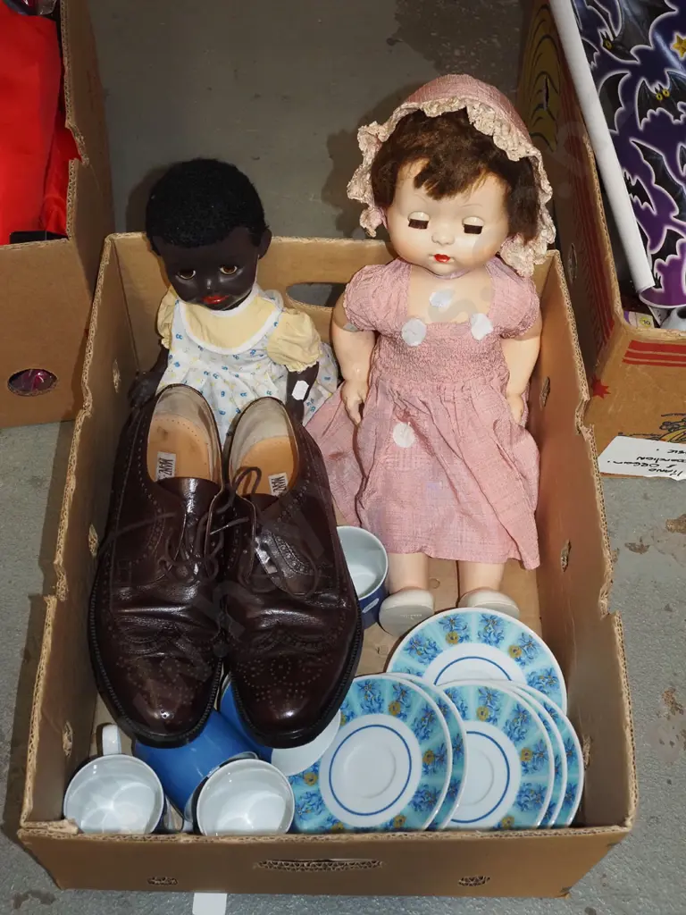 box; dolls, mens shoes etc Image 1++