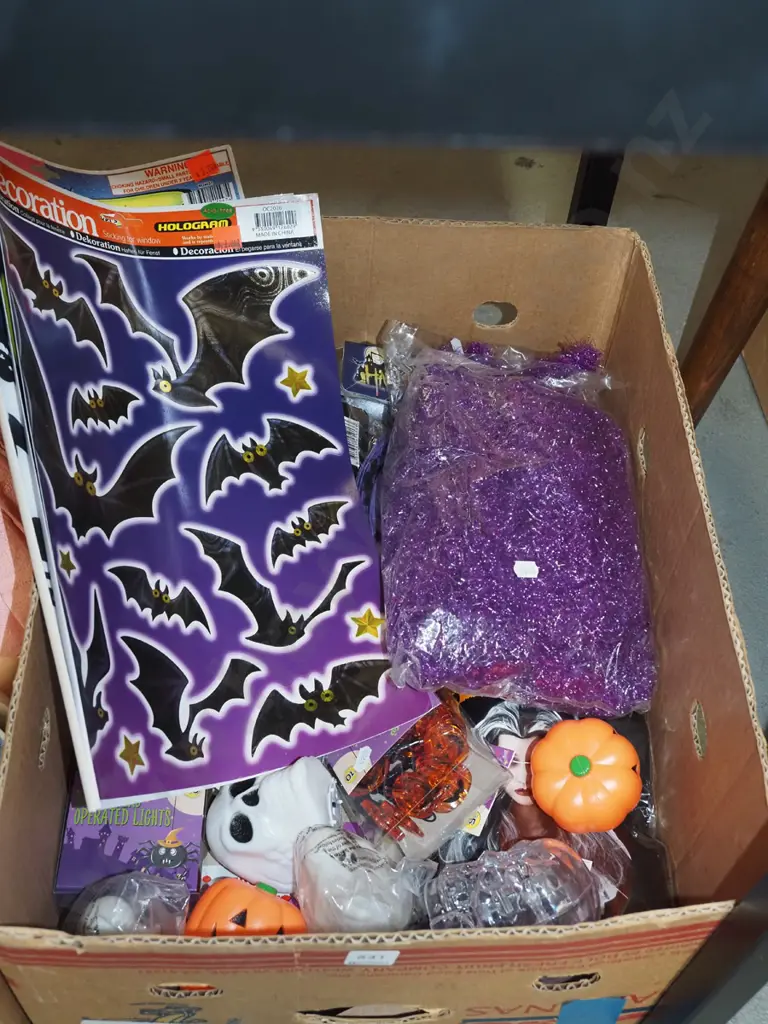 box; halloween decorative items Image 1++