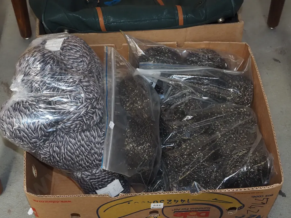 box; various knitting yarn Image 1++