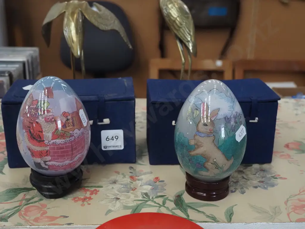 2x boxed glass eggs H120 Image 1++