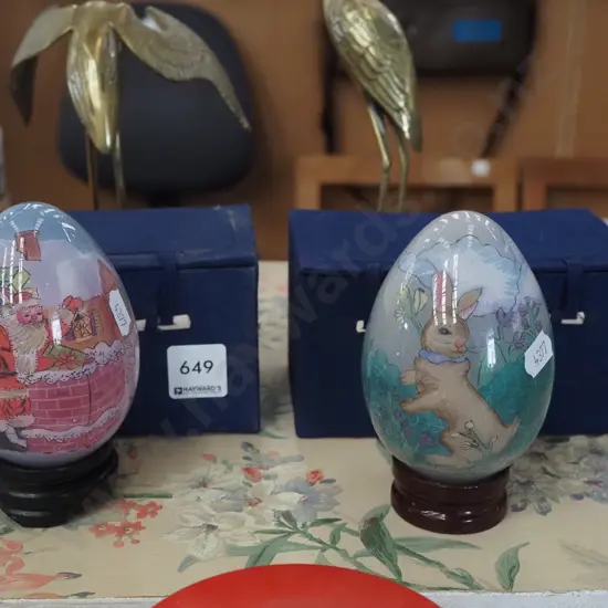 2x boxed glass eggs H120