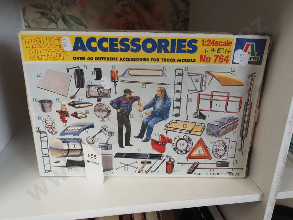 1:25 scale models of truck stop accessories Image 1++