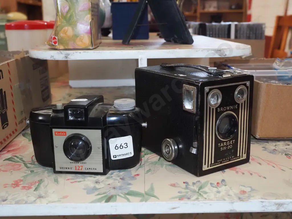 Kodak camera, boxed Brownie Image 1++