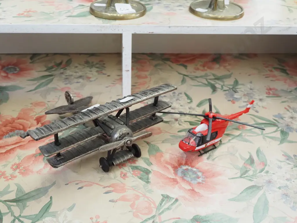 metal model of plane and helicopter Image 1++