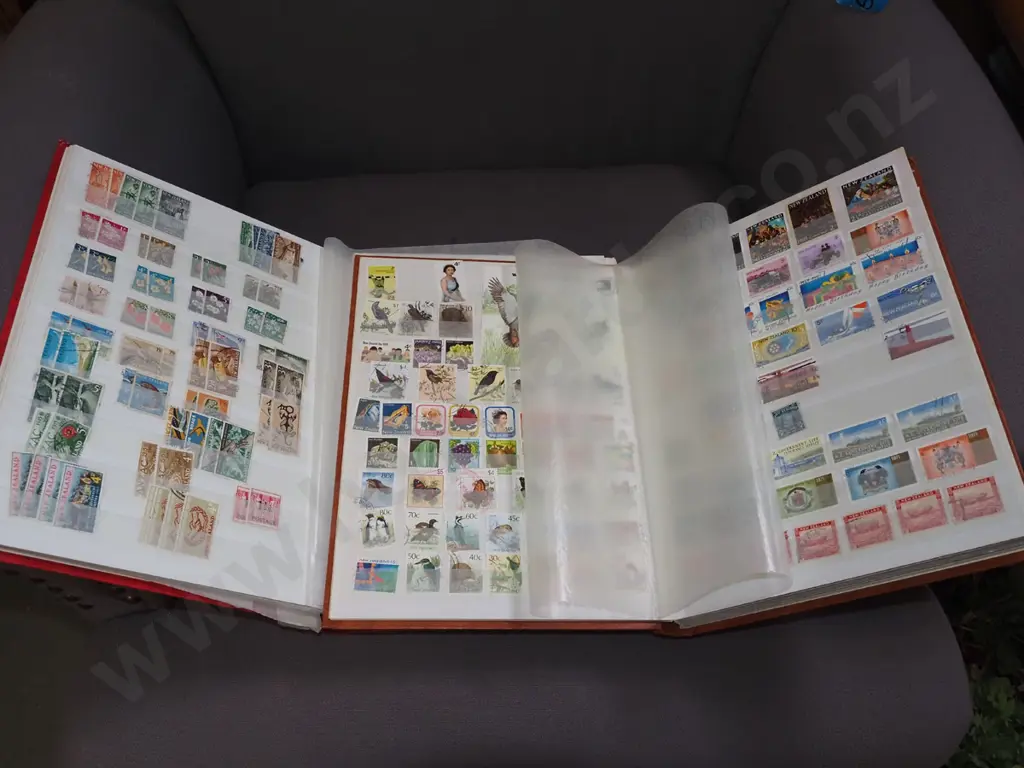 2x stamp albums Image 1++