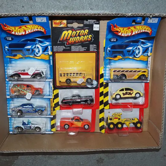 box; Hotwheels and other vehicles