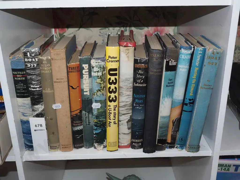 bay of naval books Image 1++