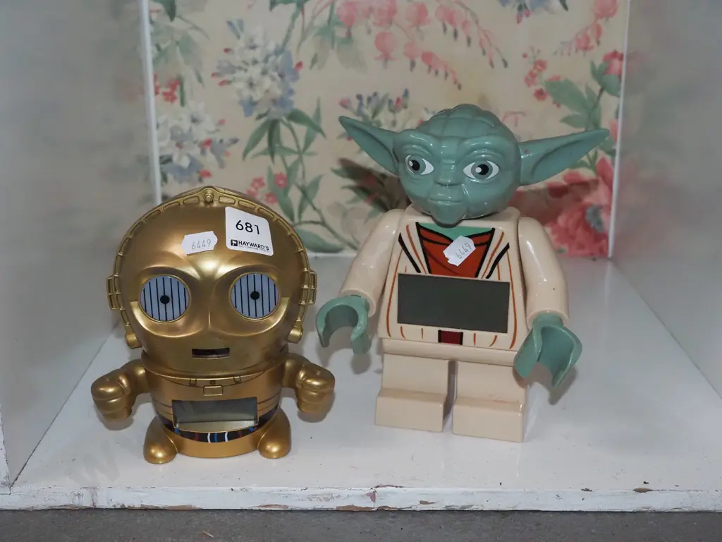 2x Star Wars bedside clocks Image 1++