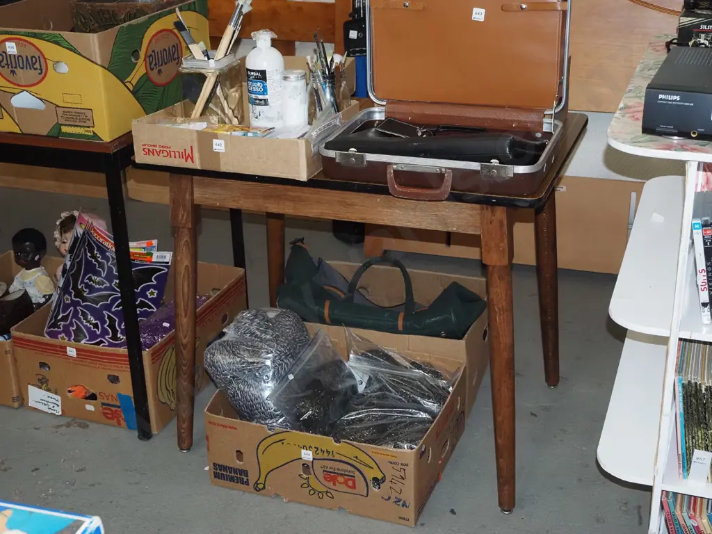 formica top table H750 W900 D600 Image 1++