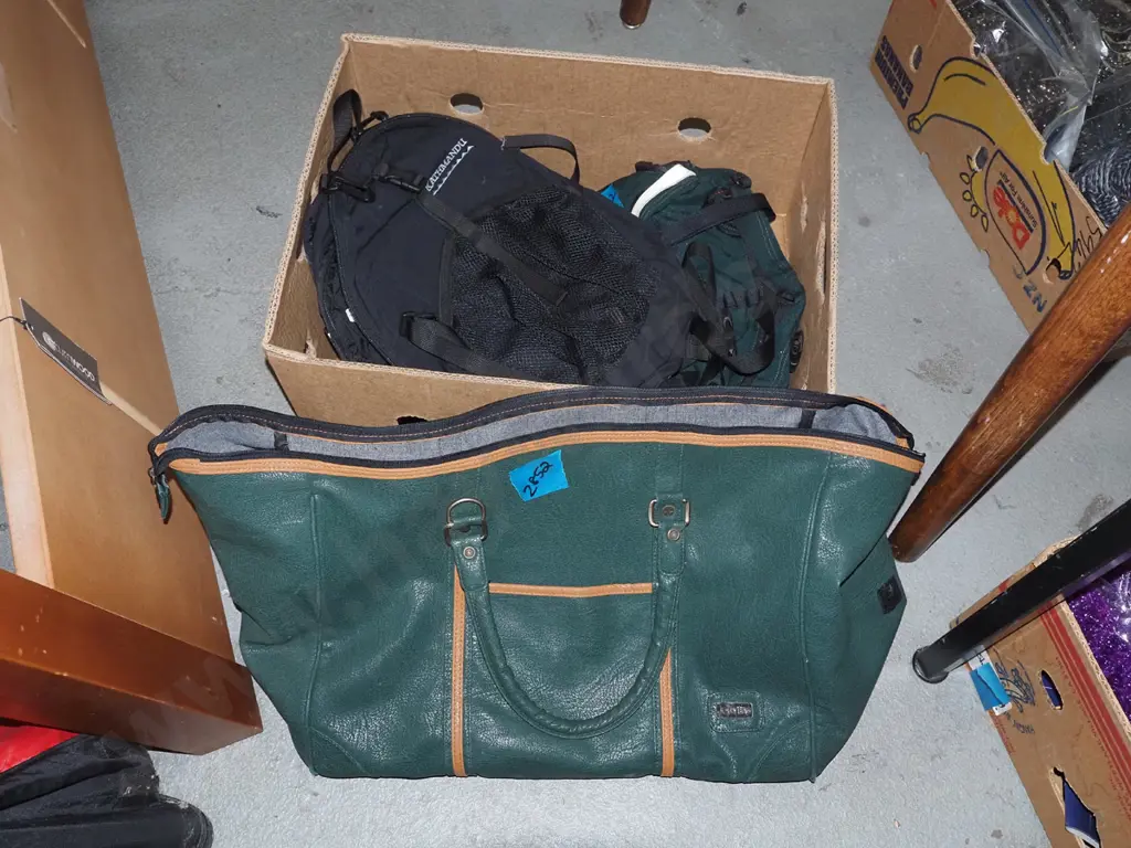 box of 3 bags Image 1++