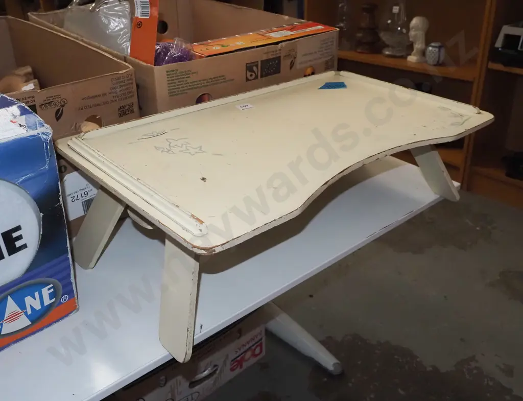 foldaway breakfast tray Image 1++