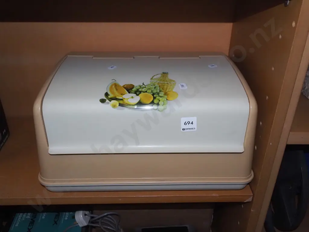 plastic breadbin Image 1++