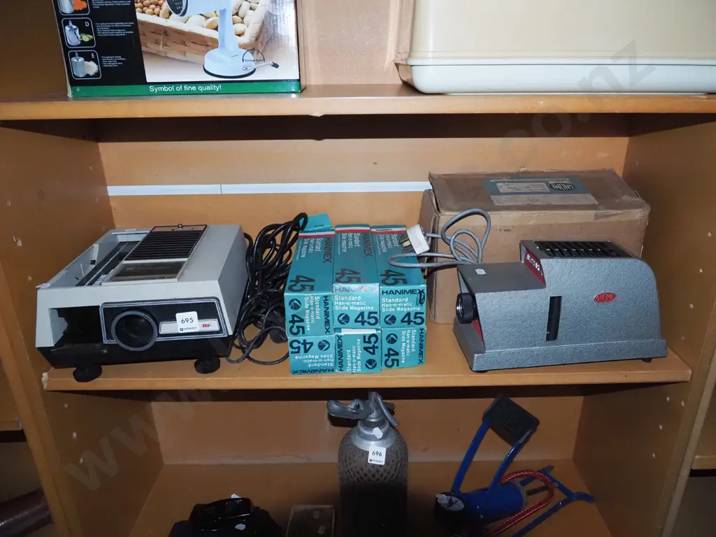 2x slide projectors, slide cartridges Image 1++