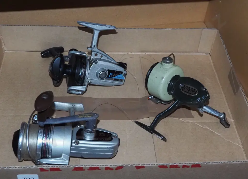 box - 3 fishing reels Image 1++