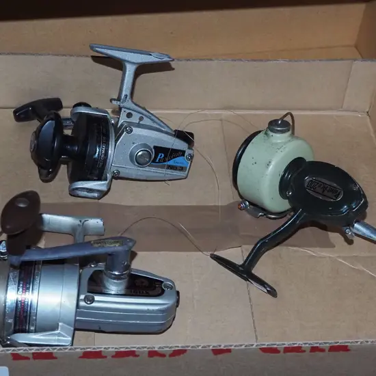 box - 3 fishing reels