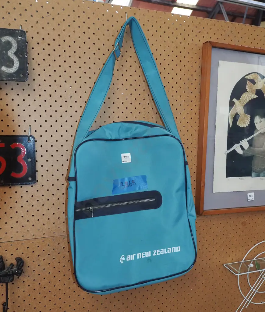 retro Air New Zealand tote bag Image 1++