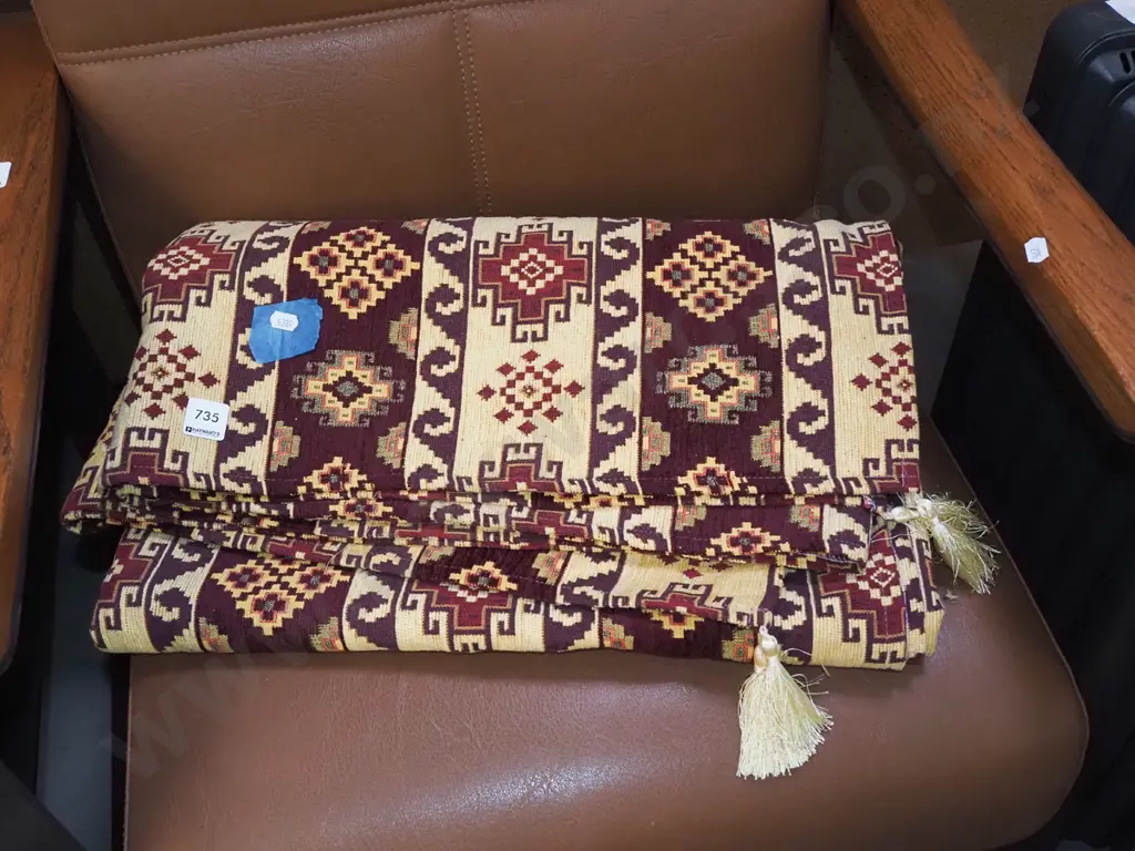 woven table cloth Image 1++