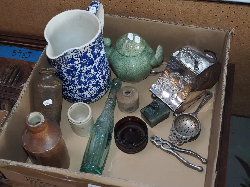 box; blue and white jug, ink bottles, sugar scuttle etc Image 1++