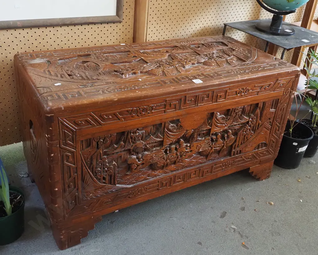 camphorwood chest - rough condition Image 1++