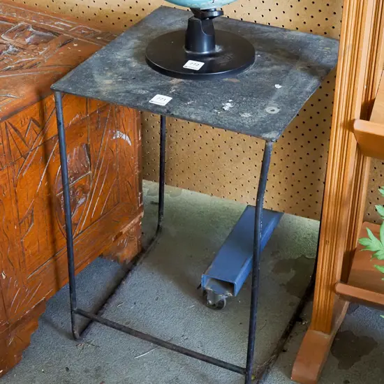 rustic rough metal stand H510