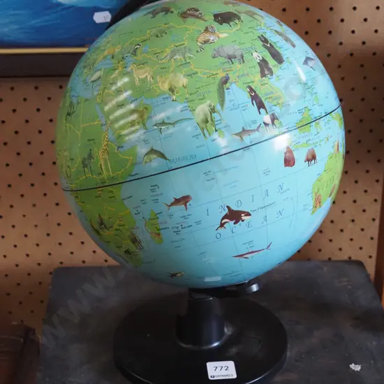 Animals of the World globe H360