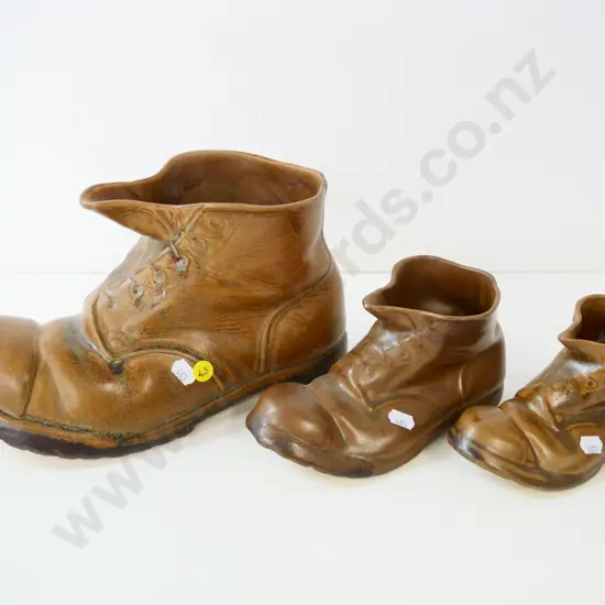 3 Temuka pottery boots - largest one is H-160 L-300