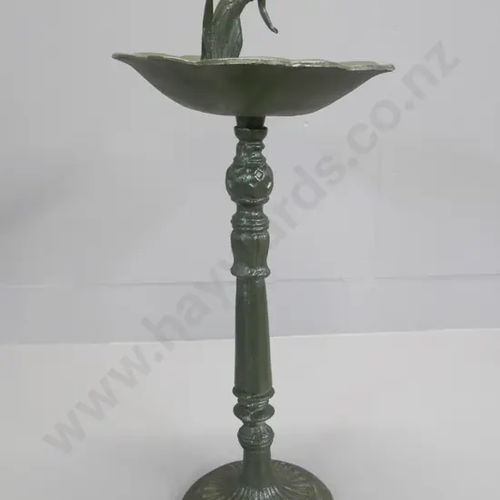 cast iron bird bath with figural centre H-600 Diam-260