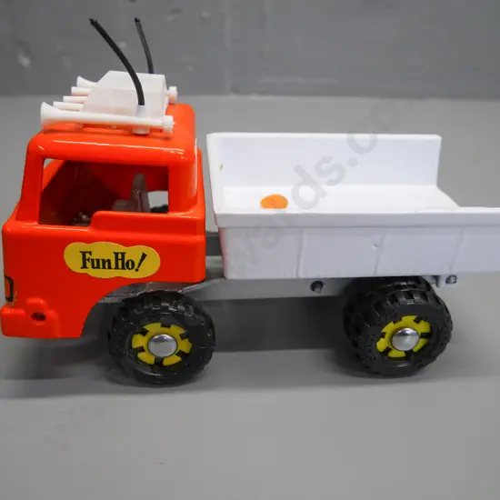 diecast Fun Ho Ford tip truck - excellent condition H-120 W-210