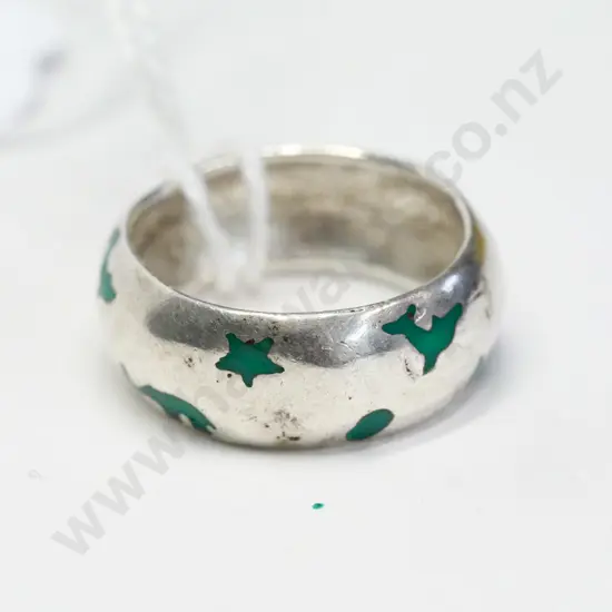 silver ring with animals in green stamped 925