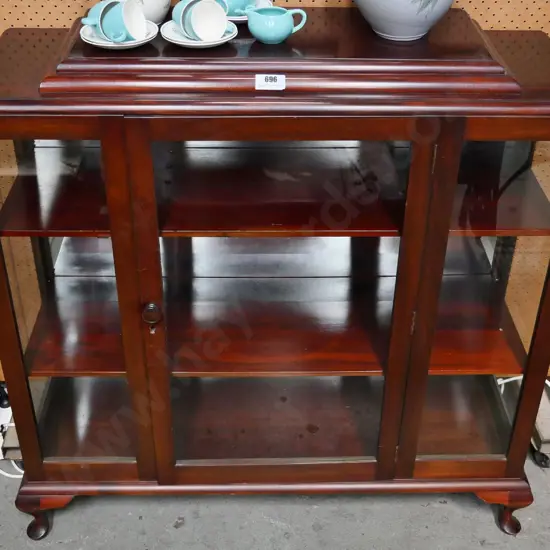 mahogany single door cab-leg china cabinet with glazed sides, key escutcheons, no key. splitting on top H1090 W1060 D360