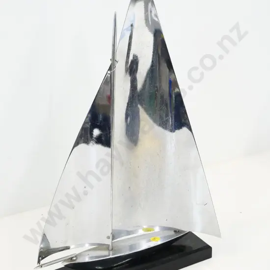 deco chrome yacht on wooden base H-440 L-270