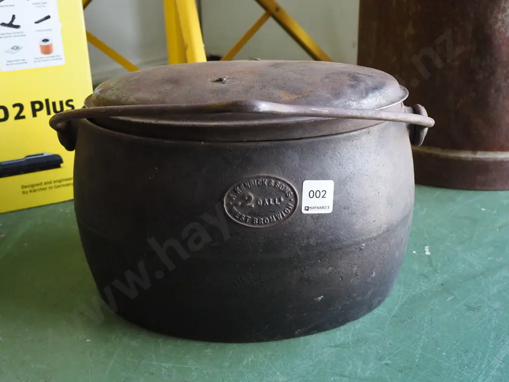 vintage cast iron 2 gallon boiler Image 1++