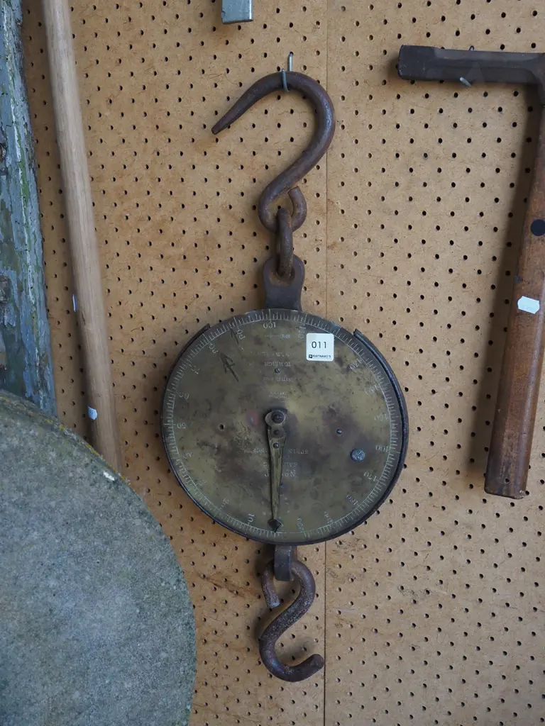 vintage brass spring scales Image 1++