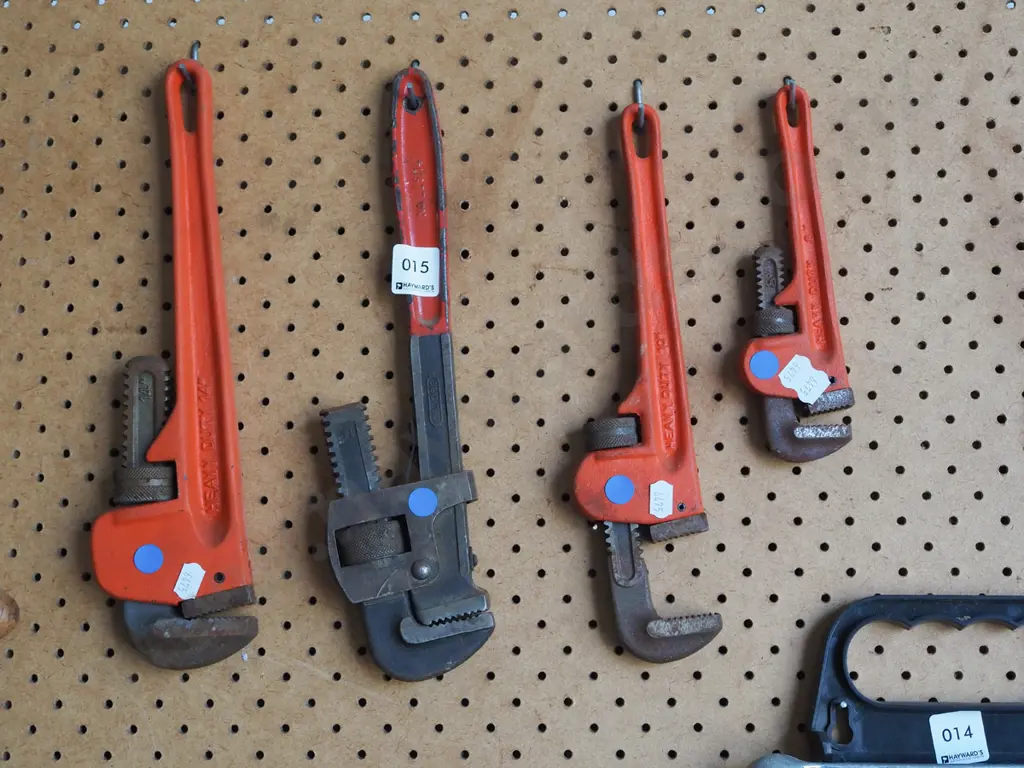 4x plumber's stilsons - blue dots Image 1++